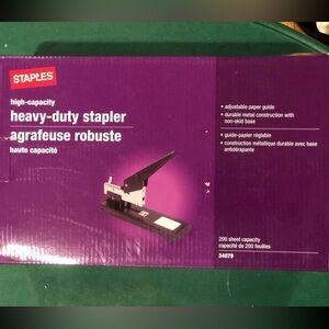 Heavy duty stapler NEW